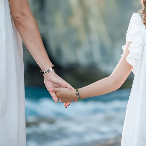 Vista 4 de Pulsera personalizada de silicona, pulsera médica deportiva de identificación de emergencia para hombres, mujeres y niños, grabado gratuito
