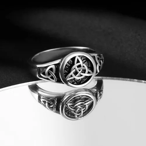 Vista 4 de HZMAN Triquetra Trinity Knot Anillo de acero inoxidable con nudo celta irlandés