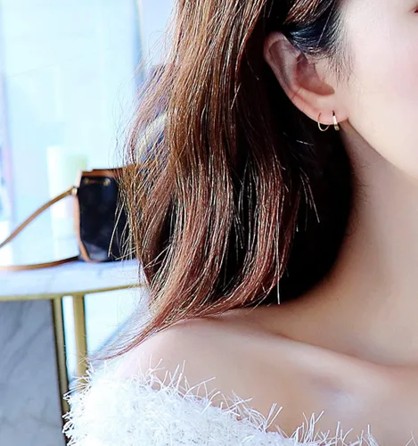 Vista 2 de Reffeer Aretes minimalistas de plata de ley 925 para mujeres y adolescentes, Circonita