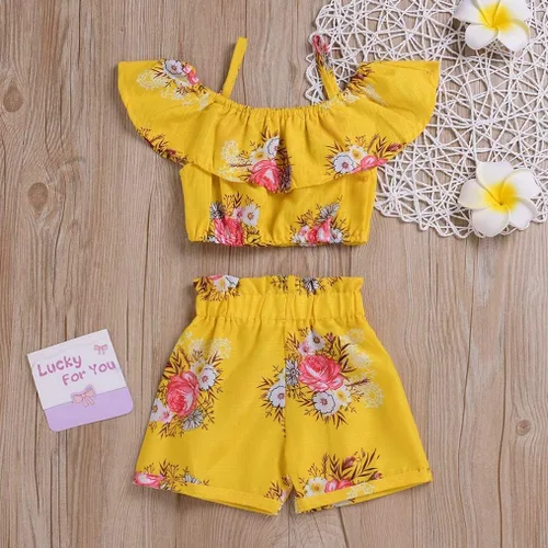 Vista 3 de Conjunto de ropa de verano con cuello halter floral y tirantes amarillos y pantalones cortos