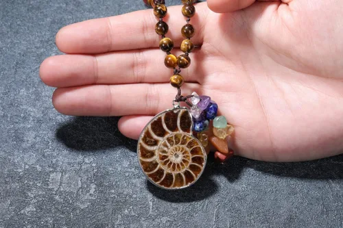 Vista 7 de PESOENTH 7 piedras de chakra, amatista, 108 cuentas de mala, pulsera para mujeres y hombres, piedras preciosas de cristal curativo, yoga