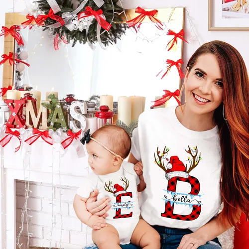 Vista 7 de Camiseta de Navidad personalizada a juego para la familia, trajes personalizados de la familia de Navidad, camisetas de Navidad personalizadas