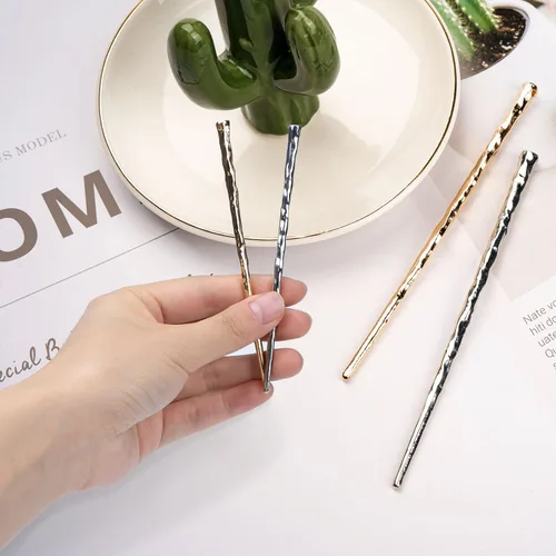 Vista 5 de RAYNAG Paquete de 4 palillos de metal para el cabello, palillos de pelo para niñas y mujeres, alfileres de aleación, dorado y plateado
