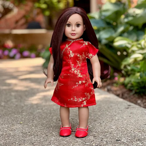 Vista 4 de Asian Beauty - Vestido tradicional asiático rojo y dorado con zapatos rojos, ropa para muñecas de 18 pulgadas (toll no incluido) Vestido