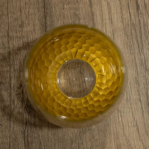 Vista 5 de Copas de vino sin tallo, juego de 2, 18 onzas, diseño de panal dorado