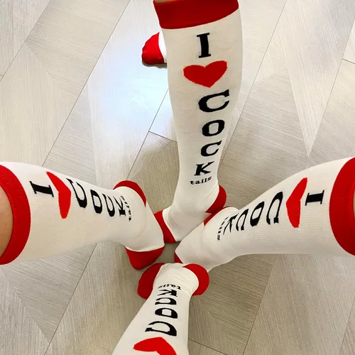 Vista 8 de Bibalabili Calcetines divertidos "I Love Cocktails" para rodillas, calcetines de tubo para fiesta, regalos de broma para Navidad, regalos