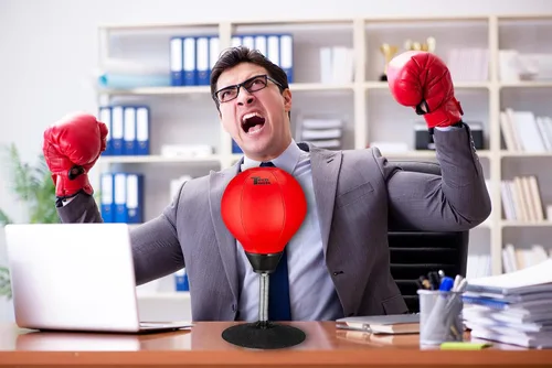 Vista 5 de Tech Tools - Saco de boxeo de escritorio Stress Buster - Se adhiere a tu escritorio, regalos de elefante blanco para compañeros de trabajo, hombres