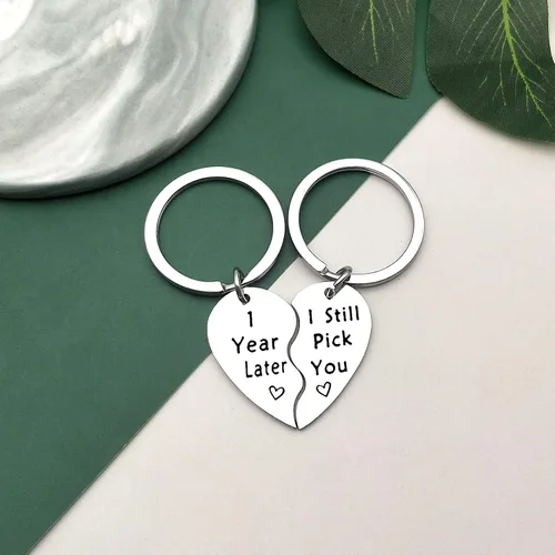 Vista 2 de Vadaka Llavero de primer aniversario de boda, joyería de aniversario, llavero a juego para pareja, llavero de aniversario, regalo para marido