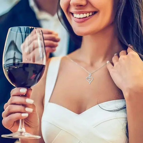 Vista 2 de Agvana Regalos para el día de San Valentín para ella, collares con inicial de plata esterlina para mujer, collar con dije de corazón de flor