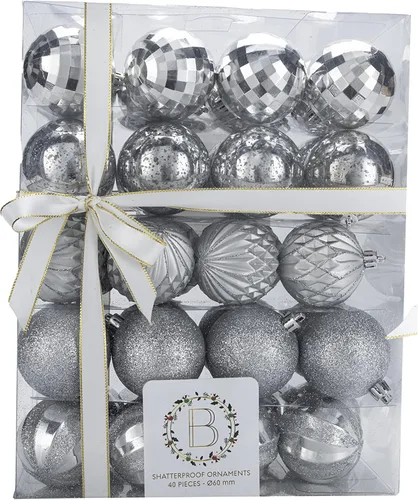 Vista 3 de Becki Owens Adornos de Navidad inastillables – Juego de 40 adornos inastillables de plata metálica y blanco mate – Adornos irrompibles para árbol