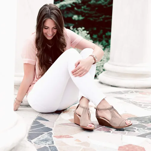 Vista 5 de Sandalias Journee Collection con correa de tobillo y cuña, suela cómoda, para mujer