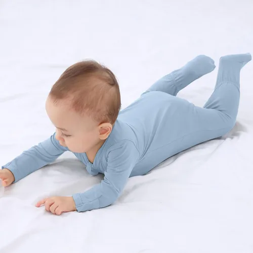 Vista 3 de Pijama de bambú con pies para bebé con puños de manopla, mameluco suave de manga larga de 0 a 12 meses