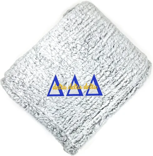 Vista 15 de Go Greek Chic Alpha Chi Omega - Manta de sherpa bordada (azul marino)