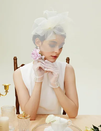 Vista 3 de BABEYOND Fascinador con diadema de velo de plumas, pinza para el cabello, pastillero para fiesta de té, sombrero de derby, tocador de novia, velo