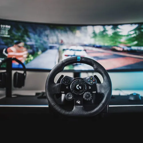 Vista 8 de Logitech G Rueda de carreras 923 y pedales para Xbox XS, Xbox One y PC con TRUEFORCE hasta 1000 Hz Force Feedback, pedal sensible, control