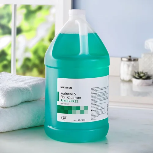Vista 4 de McKesson Limpiador para Piel Perineal, 1 Galón [Paquete de 1] Jabón Corporal Sin Enjuague para Cuidado de Incontinencia u Ostomias, Aroma Herbal