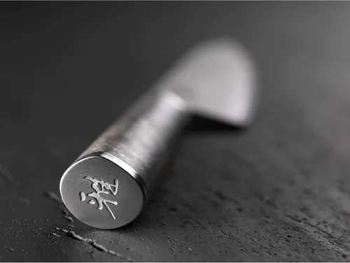 Vista 4 de Miyabi Negro 5000MCD67 - Cuchillo Santoku de 7 pulgadas
