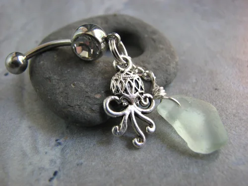 Vista 5 de Octopus Belly Button Ring with Light Seafoam Sea Glass Charm