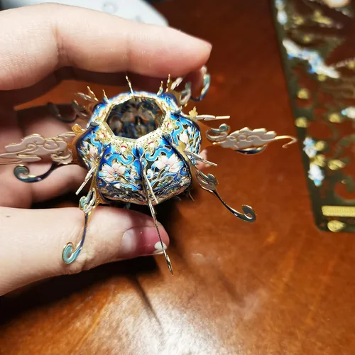 Vista 7 de MU Rompecabezas de metal 3D para adultos, kits de modelos de construcción de bolsita perfumada A, juegos de bricolaje chinos, proyectos