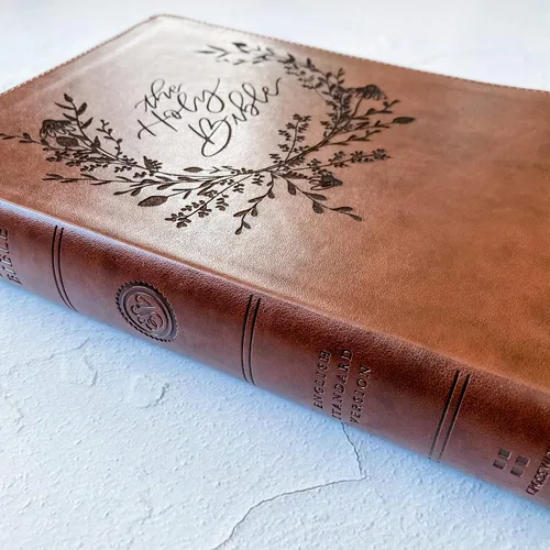 Vista 3 de Biblia ESV con margen amplio, letra manuscrita y grabada con láser, regalo personalizado, grabado de nombre personalizado disponible