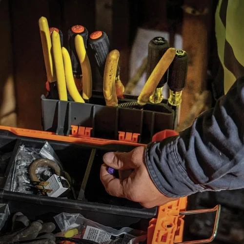 Vista 2 de KLEIN TOOLS 54814MB MODbox Caja de herramientas portátil, Sistema de almacenamiento modular de herramientas con montaje lateral, Fácil sujeción