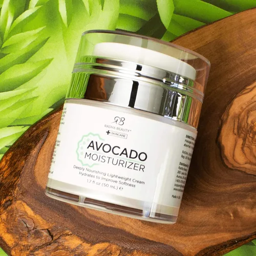 Vista 4 de Radha Beauty Hidratante de aguacate que aumenta el brillo, 1.7 fl oz. para cara, cuello, escote, crema facial ligera súper hidratante