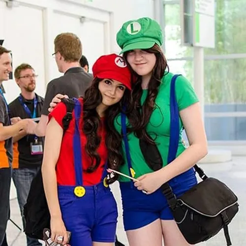 Vista 6 de ratote Mari and Luigi Wari and Waluig Costume for Adult,Women and Men - Hats, Mustache, Gloves, Buttons, Suspenders