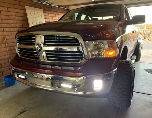 Vista 4 de iJDMTOY Kit de luces antiniebla LED de xenón Mini-SR color blanco compatible con Dodge RAM 1500 2011-18, incluye (2) barras de luz LED blancas de 30
