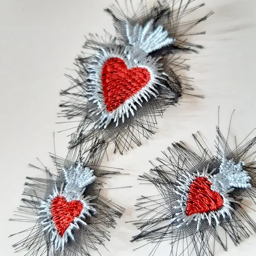 Vista 4 de Moks(p)403 Set 3 pc patch, Heart embroidered small patch, Sacred Heart patch - milagro