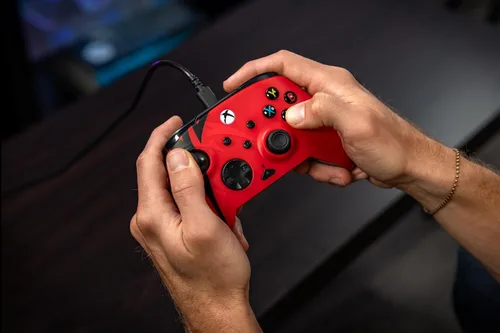 Vista 5 de Turtle Beach Rematch Advanced Wired Gaming Controller Licensed for Xbox Series X S, Xbox One, Windows PC - Colorful, Remappable Buttons, Hair