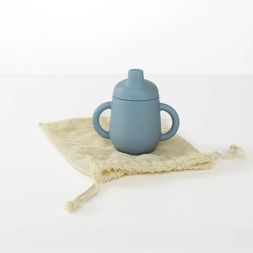 Vista 2 de TushBaby Taza de entrenamiento para niños, agarre ergonómico, apto para lavavajillas, libre de BPA y PVC, ligero y duradero, perfecto para la Azul