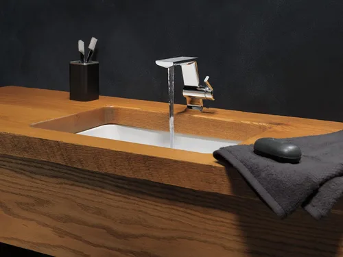 Vista 2 de Delta Faucet 599-PR-MPU-DST Grifo de barra pivotal, Lumicoat cromado