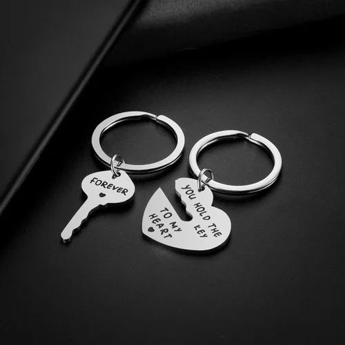 Vista 4 de Regalos para pareja para novio y novia Llavero con texto en inglés You Hold The Key To My Heart para él y ella, regalos de cumpleaños para el día
