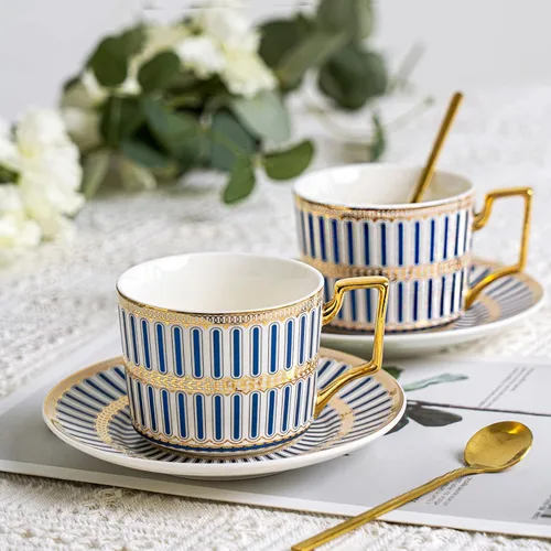Vista 8 de Juegos de tazas de café de cerámica y platillos, Servicio de tazas de té de porcelana de hueso azul y dorado británico para 4, Caja de regalo, juego