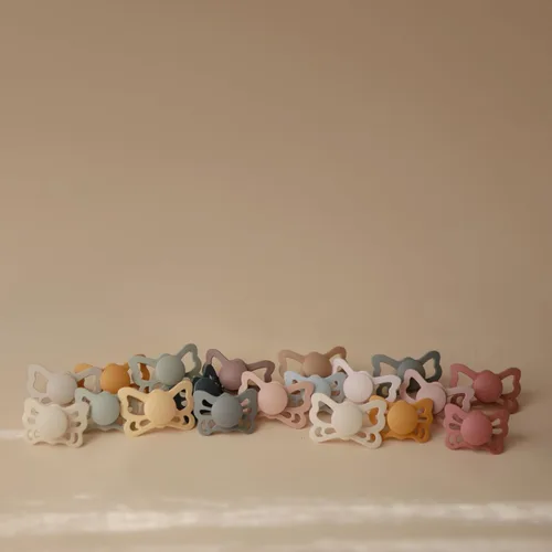 Vista 9 de FRIGG Butterfly Anatomical SilkySoft - Chupete de silicona para bebé, fabricado en Dinamarca, sin BPA (cedro/rosa bebé, 0-6 meses)