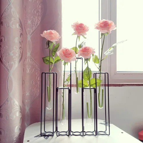 Vista 4 de HelloHome Florero con bisagras, jarrón con marco de metal negro con 5 tubos de ensayo, soporte para plantas de estación de propagación, decoración