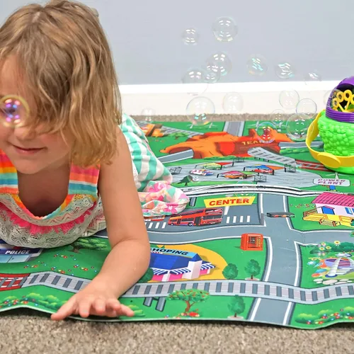 Vista 6 de Alfombra de juego infantil de doble cara con trenes, coches, carreteras, ciudad