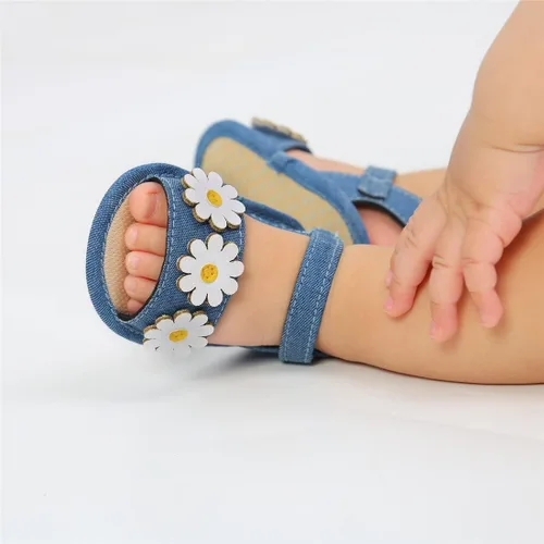 Vista 2 de Ohwawadi Sandalias para bebés niños y niñas, suela suave, vestido de boda, zapatos planos, sandalias de playa, zapatos de cuna para recién nacidos