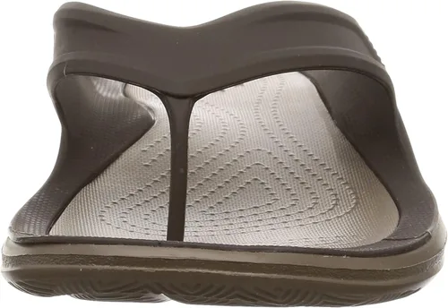 Vista 2 de Crocs Swiftwater Wave Flip Flops zapatos de hombre para la hora del baño.
