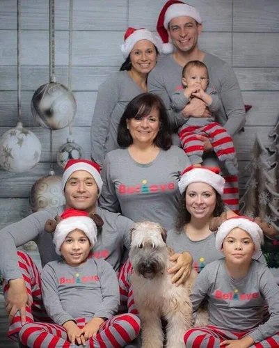 Vista 5 de IFFEI - Conjunto de pijamas familiares de Navidad con estampado de letras ropa de dormir a cuadros