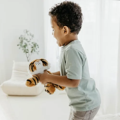 Vista 8 de The Petting Zoo Peluche de tigre, regalos para niños, animales salvajes del zoológico Onez, juguete de peluche de tigre de 9 pulgadas