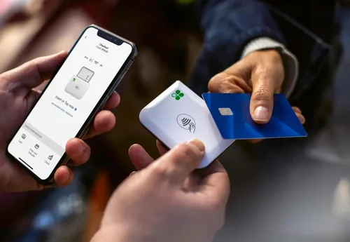 Vista 2 de Clover GO (modelo más reciente) - El sistema POS móvil en tu bolsillo