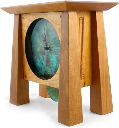 Vista 3 de Prairie Style - Reloj de repisa/estante con cara de cobre y péndulo, madera de cerezo americano hecho a mano, 12 pulgadas