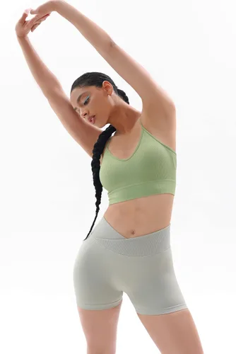 Vista 2 de Vertvie Pantalones cortos de gimnasio para mujer, con cintura alta, elásticos y con realce en V