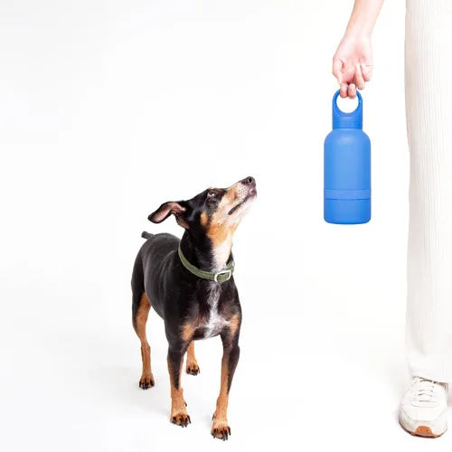 Vista 9 de Ubbi Pup & Me Botella de agua aislada de acero inoxidable para perros con cuenco adjunto, botella de viaje portátil de 32 onzas a prueba de fugas