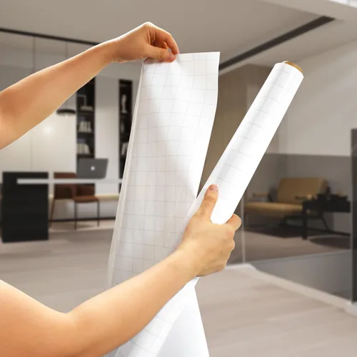 Vista 3 de Paquete de 15 hojas estáticas de borrado en seco, papel tapiz de pizarra blanca de 31.5 x 24 pulgadas, adhesivo de borrado en seco para pared
