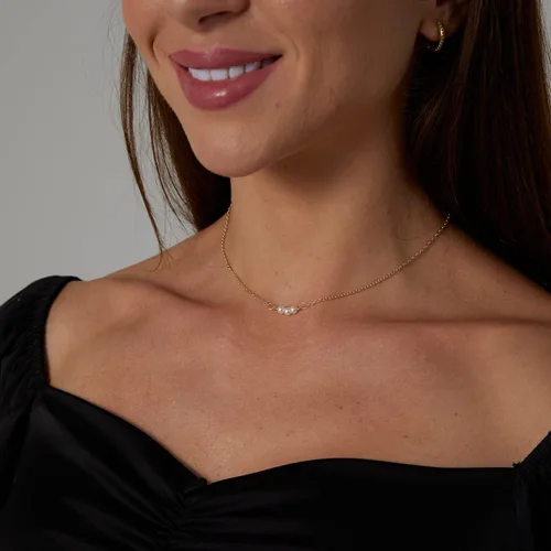 Vista 4 de BERISO Delicados collares de perlas para mujer, plata brillante, chapada en oro de 14 quilates, gargantilla de perlas con clip, cadena de caja