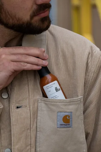 Vista 4 de Joe Rogan x Señor Lechuga Hot Sauce .121 Habanero, Urfa Chili, Pimentón
