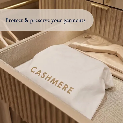 Vista 6 de Conjunto de bolsa de almacenamiento de suéter de lana de cachemira con madera de cedro integrada