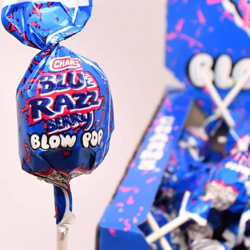 Vista 3 de Charms Paletas Blow Pops, caja de 48